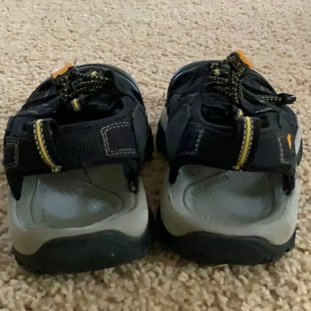 Size 8 Black Keens!!!